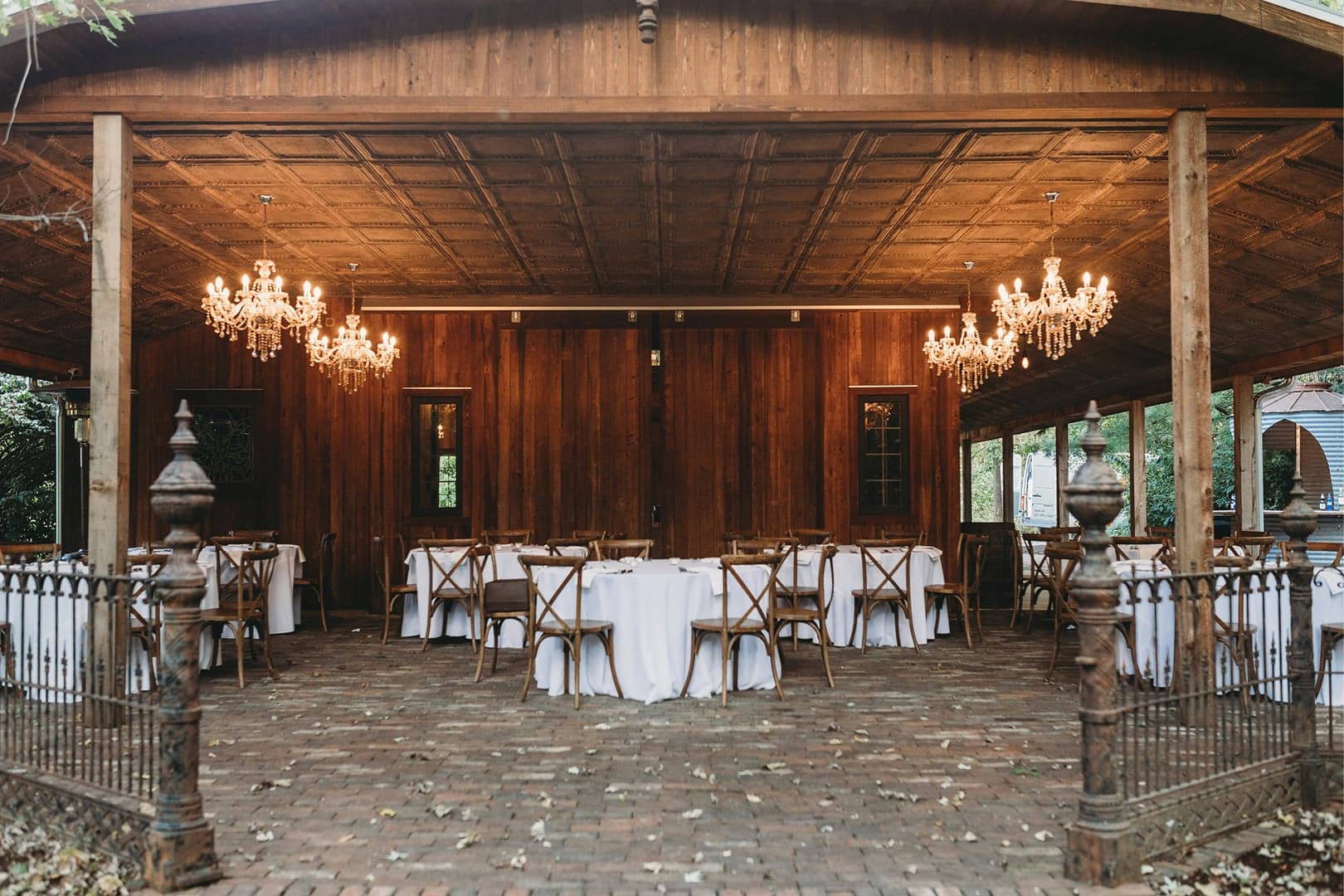 Svatba pro introverty: Jak se vyhnout velké pozornosti a stresu